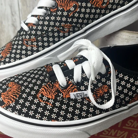 Vans Authentic tiger floral sneaker - Picture 2 of 5